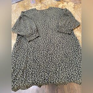 Women’s Time and Tru XL Green Leopard Print Sweatshirt Dress - EXCELLENT
